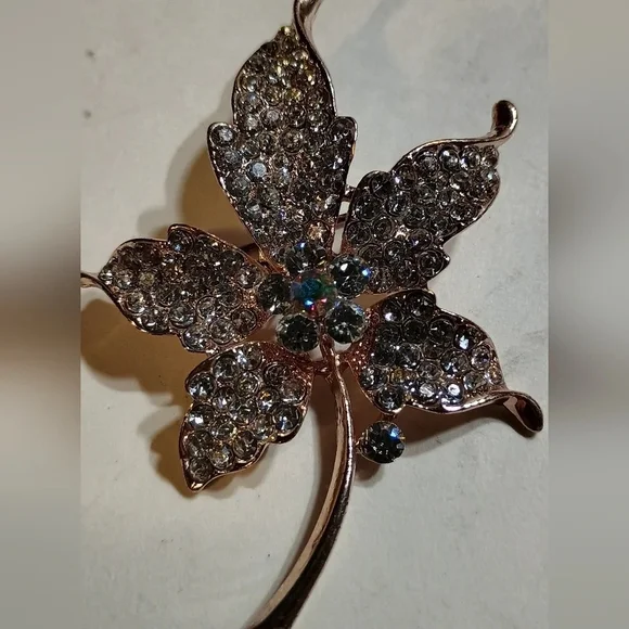 Intricate Silver Flower Brooch with Rhinestone Detail - Picture 2 of 4